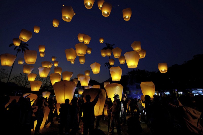 فوانيس السماء sky lanterns, الضفة » نابلس